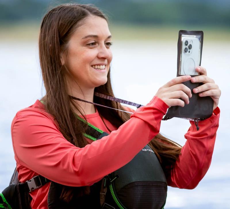 RunOff Waterproof Phone Pouch - Charcoal 2