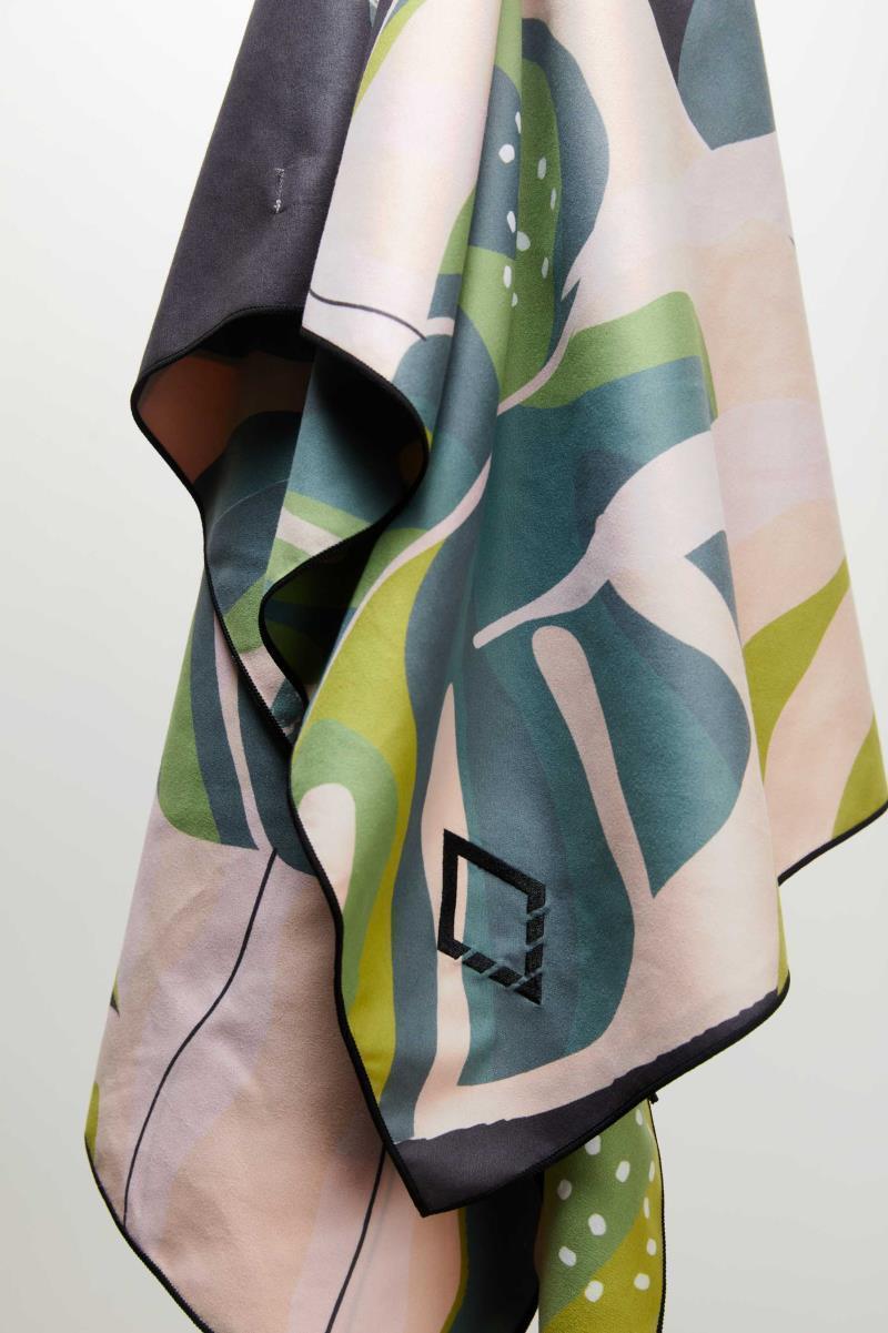 Ultralight Towel - Monstera Green Pink 2